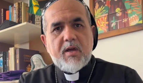‘Candidato padre’ retorna às urnas com nova aposta eleitoral