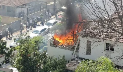 Irã e Hezbollah lançam ofensiva contra Israel e atingem área residencial