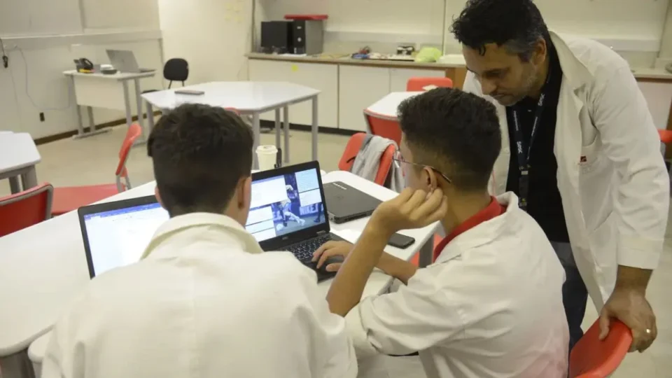 Acre reajusta bolsas de estágio e valores podem chegar a R$ 1,2 mil