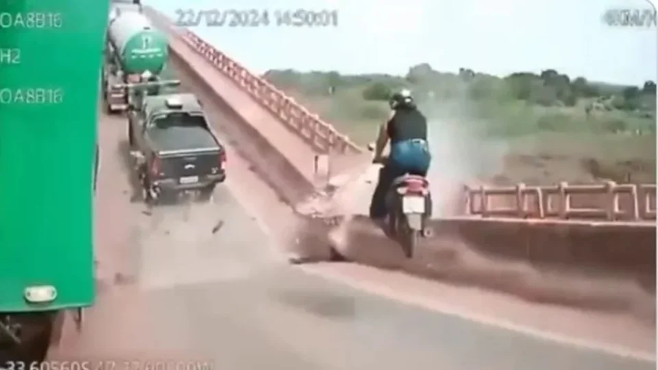 VÍDEO: Novas imagens mostram queda de ponte que matou 14 em 2024