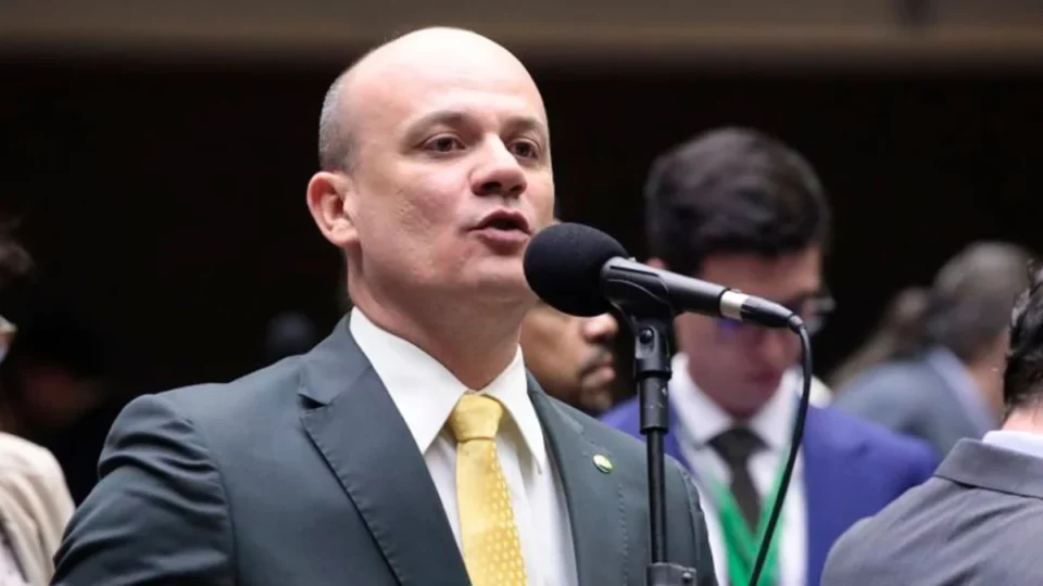 Oposição mira Flávio Dino e fala em risco à autonomia do Congresso