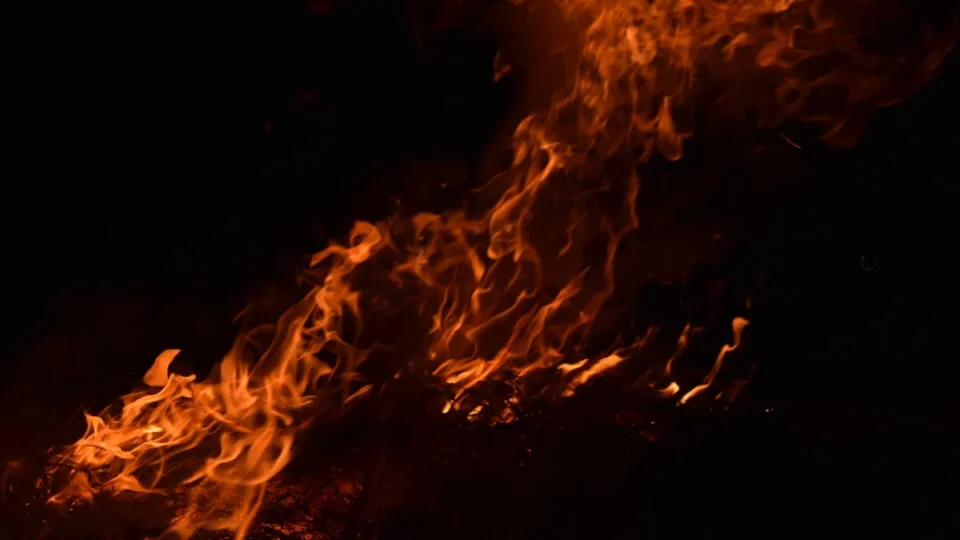 Empresa de internet é incendiada após recusa em pagar taxa a facção no RJ