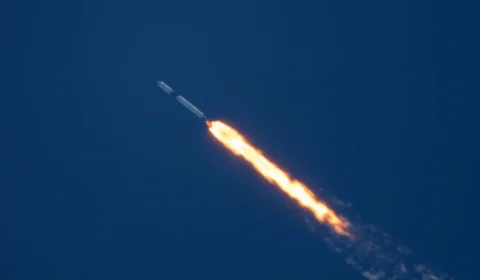 Irã intensifica ataques e mísseis atingem Tel Aviv em nova escalada da guerra