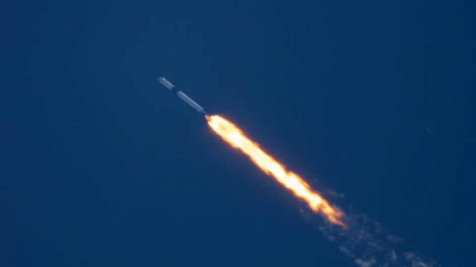 Irã intensifica ataques e mísseis atingem Tel Aviv em nova escalada da guerra