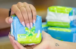 Falta de absorventes afeta frequência escolar de adolescentes e Norte concentra piores índices