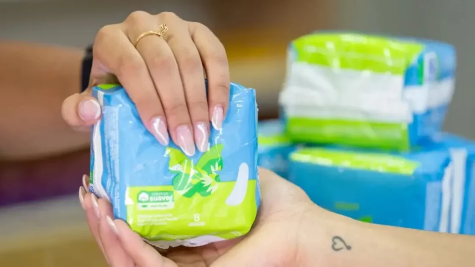 Falta de absorventes afeta frequência escolar de adolescentes e Norte concentra piores índices