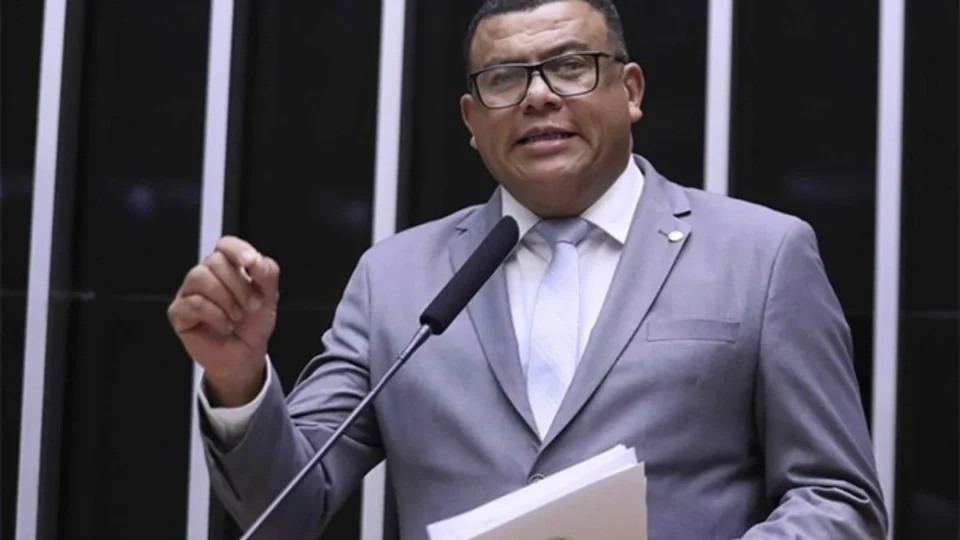 Barraco em Brasília envolve deputado, garota de programa e assessora; veja vídeo