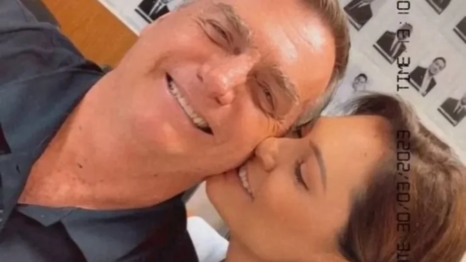 Michelle Bolsonaro celebra alta de Jair Bolsonaro e retorno para casa em Brasília