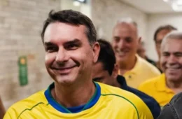 Governo minimiza viagem de Flávio Bolsonaro aos EUA para discutir tarifaço de Trump
