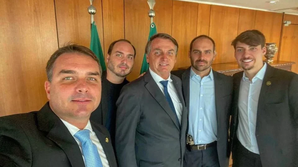 Moraes rejeita pedido por visitas livres de filhos a Bolsonaro