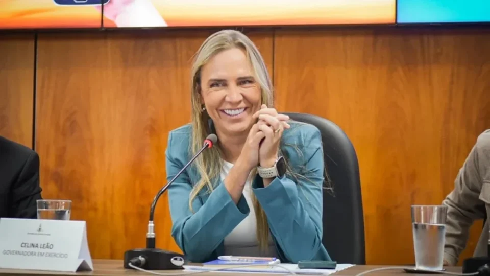Celina Leão toma posse como governadora do DF após renúncia de Ibaneis