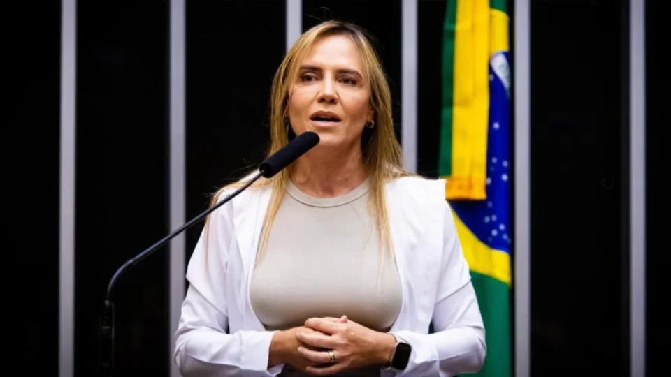 Nova governadora do DF cancela aniversário de Brasília e redireciona verba para saúde