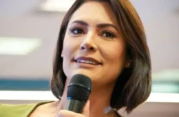 Michelle Bolsonaro nega contato com vídeo de Eduardo enviado a Jair Bolsonaro