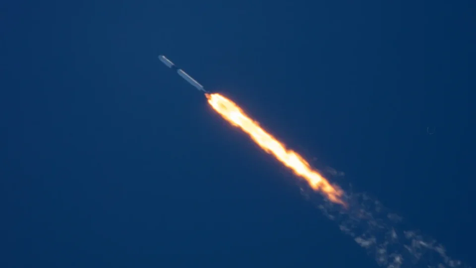 Irã lança mísseis contra Israel e conflito se intensifica com retaliação em Teerã