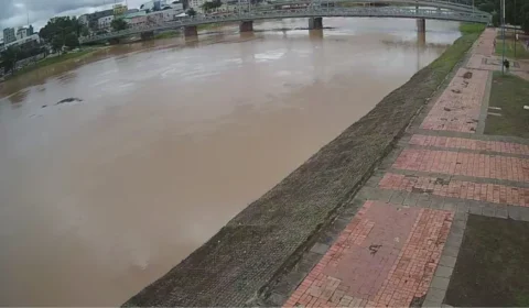 Rio Acre ultrapassa cota de alerta e se aproxima do transbordo na capital