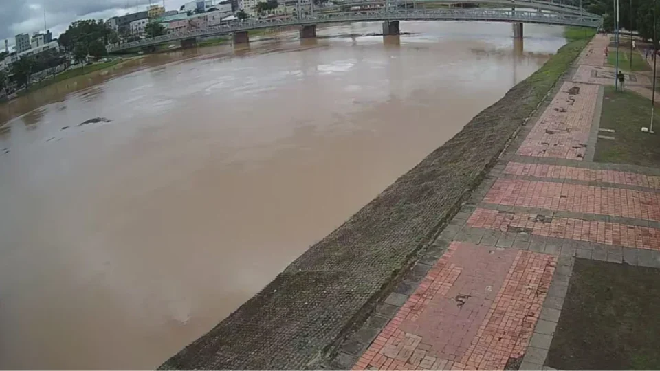 Rio Acre ultrapassa cota de alerta e se aproxima do transbordo na capital