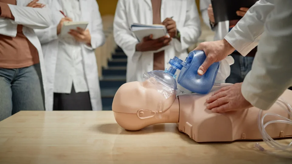 MEC pune cursos de medicina após notas baixas no Enamed; veja algumas das faculdades afetadas