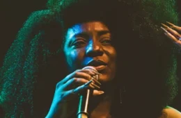 Sambista Adriana Araújo morre aos 49 anos em Belo Horizonte