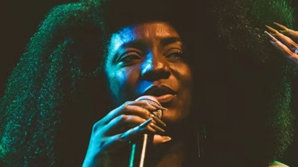 Sambista Adriana Araújo morre aos 49 anos em Belo Horizonte