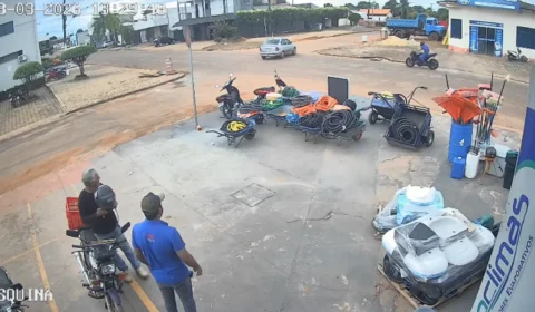 VÍDEO: Motociclista é arremessado após batida em cruzamento de Pimenta Bueno
