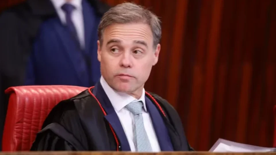 STF avalia ampliar segurança de André Mendonça para esposa e filhos após ameaças em investigações