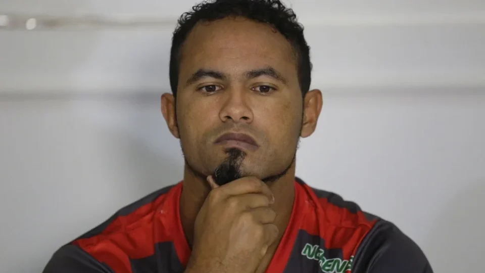 Justiça revoga liberdade condicional do goleiro Bruno