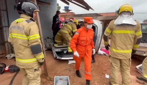 Batida entre Fiat Argo e S10 termina com veículos capotados em Porto Velho