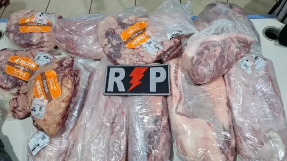 Virou moda? Dupla é presa após furtar 13 peças de carne de restaurante em Porto Velho