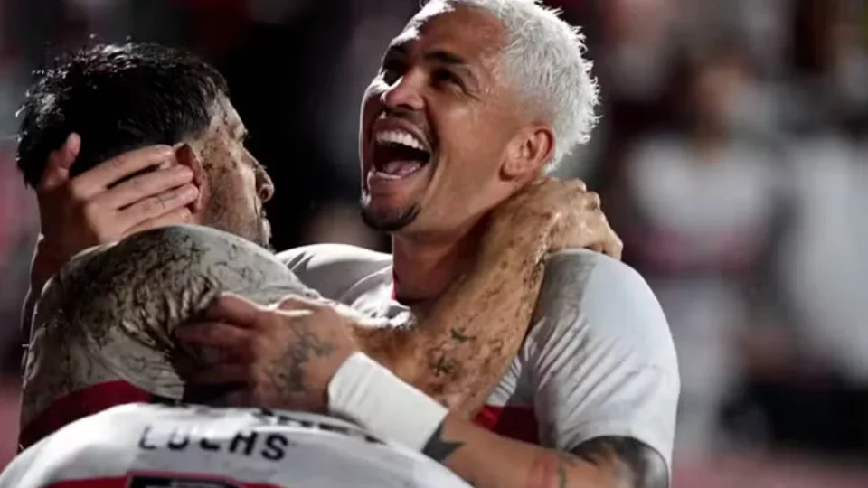 São Paulo vence a Chapecoense por 2 a 0 no Canindé pelo Brasileirão