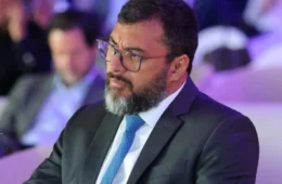 Wilson Lima estica a corda e usa a dúvida como estratégia com time eleitoral pronto