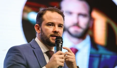 Ministro da Fazenda propõe fim da declaração anual do Imposto de Renda