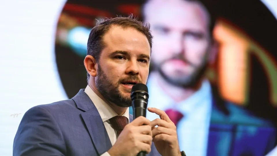 Ministro da Fazenda propõe fim da declaração anual do Imposto de Renda