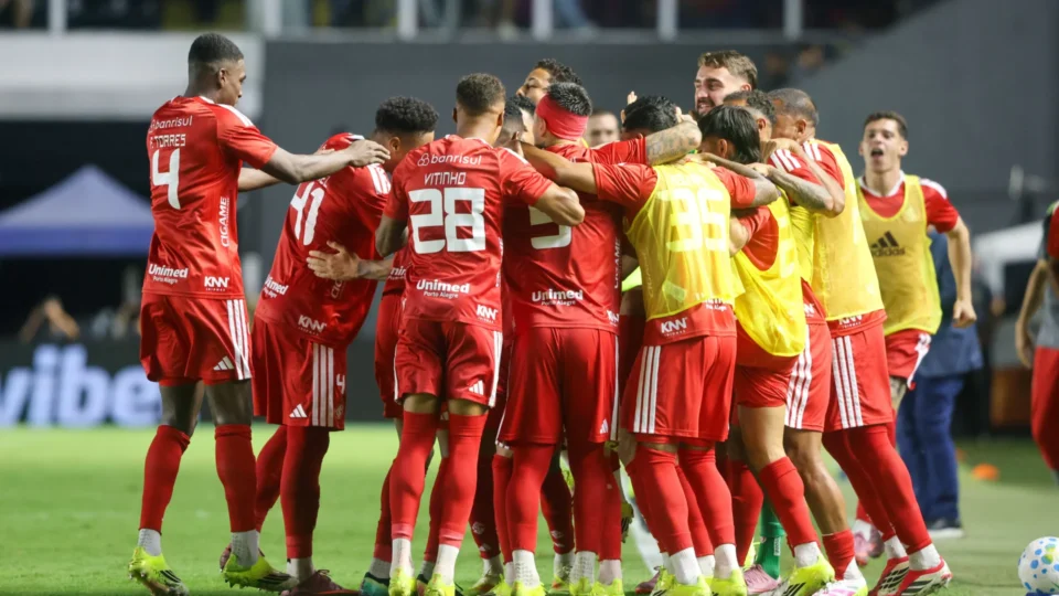 Inter vence na Vila, afunda o Santos e derruba técnico Juan Pablo Vojvoda