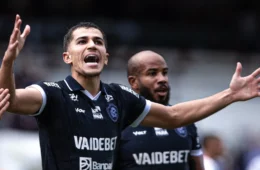 Remo goleia o Bahia de virada no Mangueirão e respira no Brasileirão