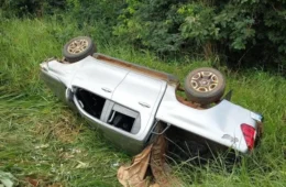 Jovem capota Hilux na BR-364, em Rondônia