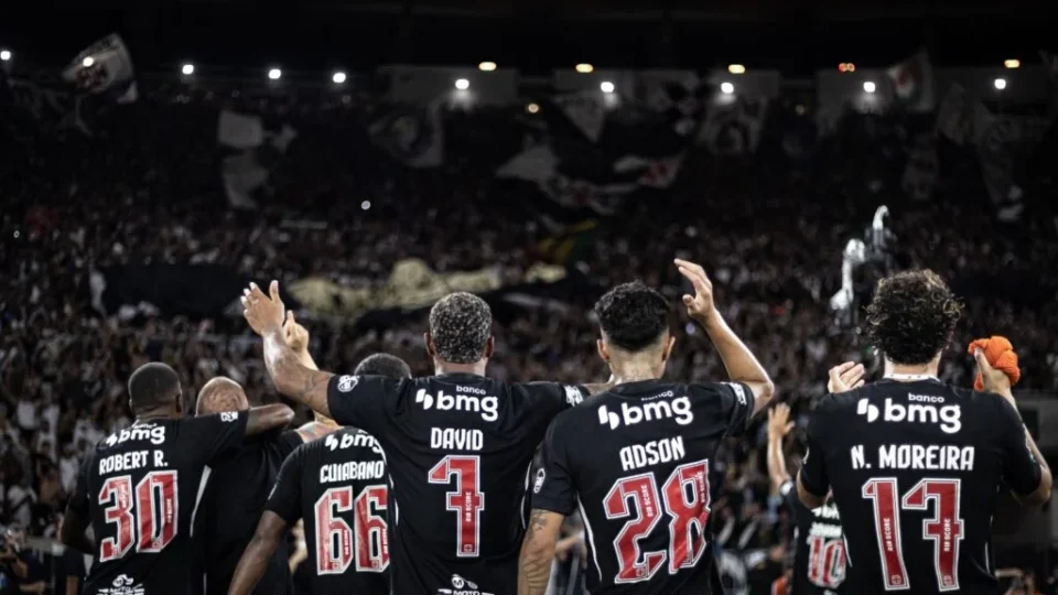 Vasco busca virada épica contra o Fluminense e vence clássico no Maracanã