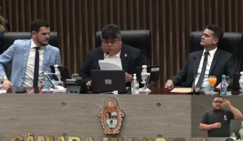 Prefeito de Manaus renuncia ao cargo e vice assume a gestão municipal