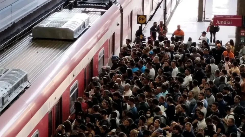Passageiro morre após passar mal em estação da Linha 7-Rubi em São Paulo