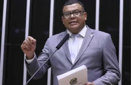 Deputado envolvido em confusão em Brasília deve deixar cargo em abril
