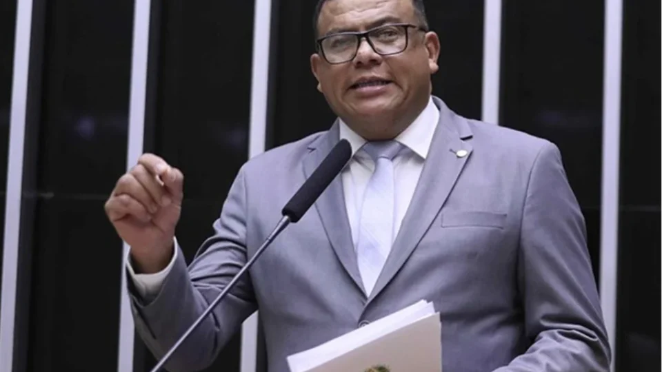 Deputado envolvido em confusão em Brasília deve deixar cargo em abril
