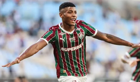 Fluminense vira e vence Athletico por 3 a 2 no Maracanã pelo Brasileirão