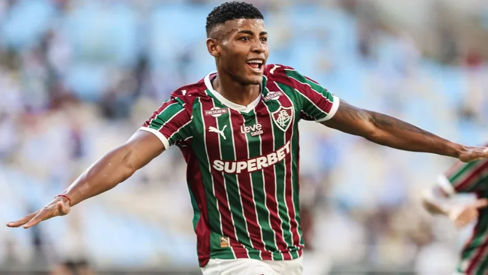 Fluminense vira e vence Athletico por 3 a 2 no Maracanã pelo Brasileirão