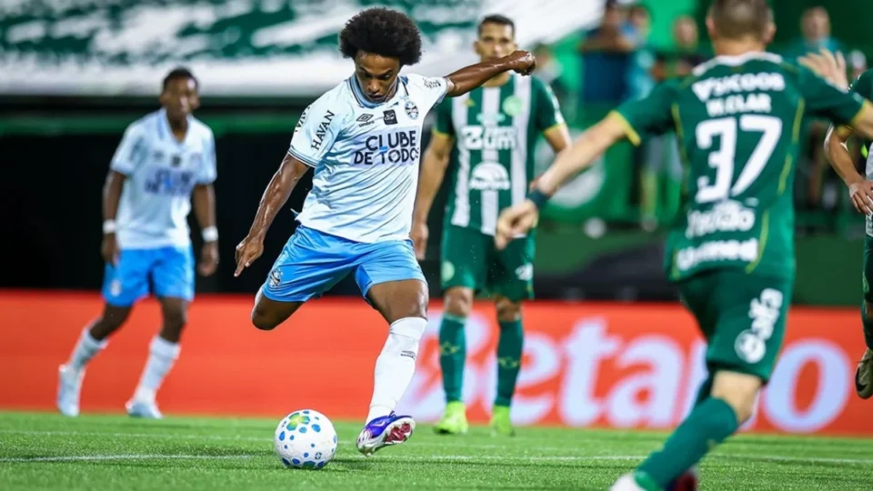 Chapecoense e Grêmio empatam em duelo equilibrado na Arena Condá