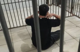 Homem invade banheiro feminino em concessionária e ataca funcionária