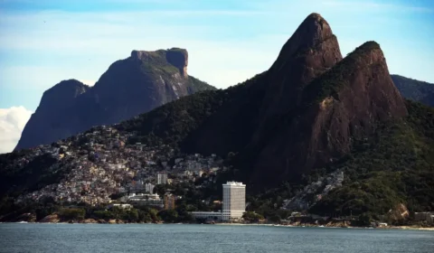 Operação contra facção da Bahia deixa 200 turistas presos no Morro Dois Irmãos