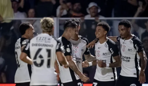Corinthians vence o Barra em Florianópolis e leva vantagem para Itaquera