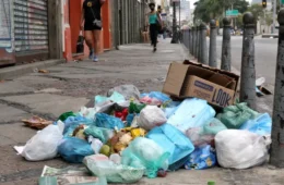Câmara aprova multa pesada para quem jogar lixo na rua; valor pode chegar a R$ 160 mil