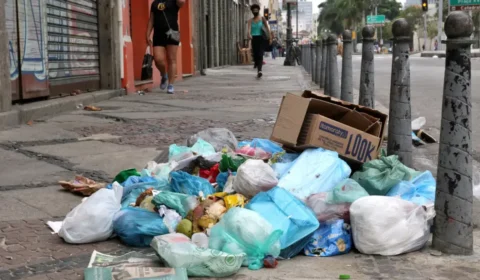 Câmara aprova multa pesada para quem jogar lixo na rua; valor pode chegar a R$ 160 mil