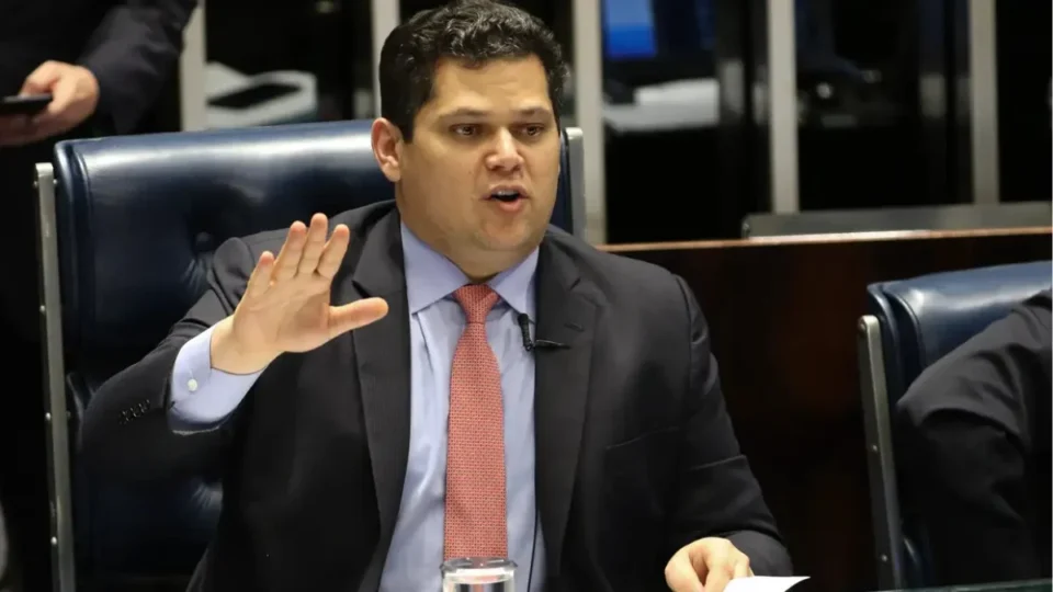 Sinalização de Alcolumbre indica possível adiamento da sabatina de Jorge Messias