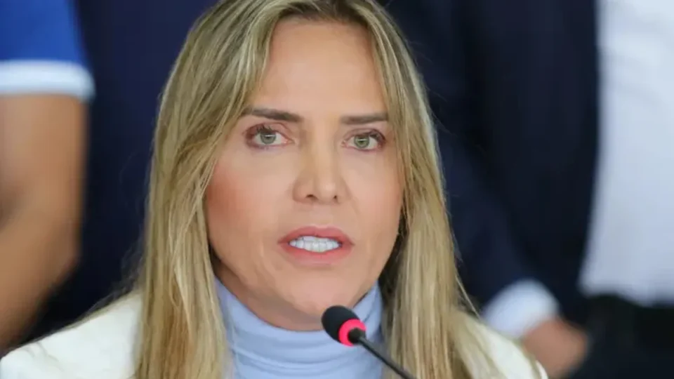 Governadora do DF reage a auditoria e afasta equipe do BRB ligada ao Banco Master